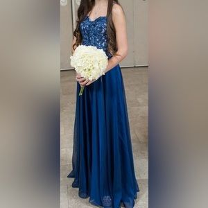 La Femme Evening dress below size 0 with shiny beads polyester lining used ones